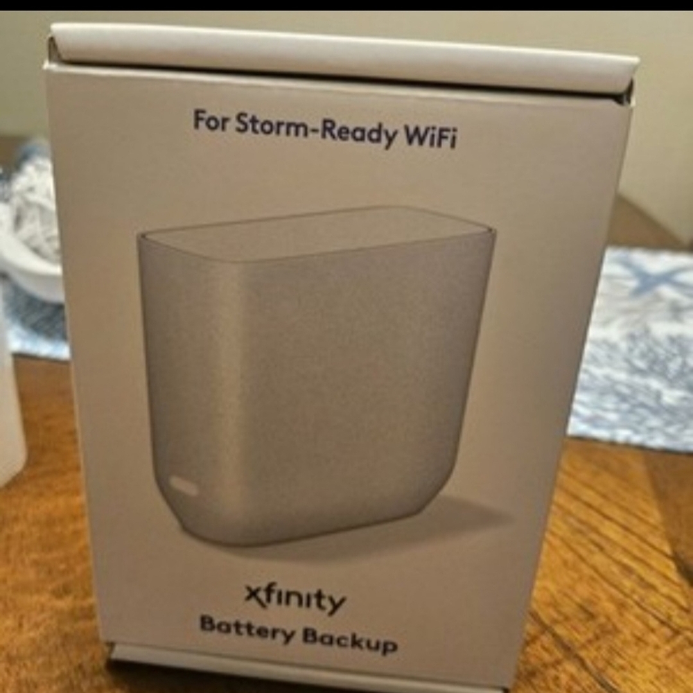 New XFinity White Storm-Ready WiFi Router Bundle With New Backup Battery - Picture 7 of 10